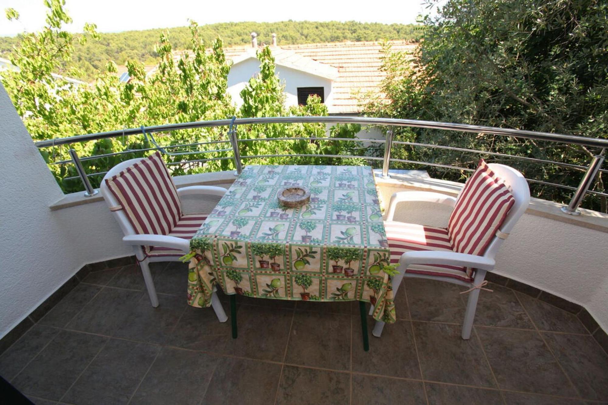 Jole Apartma Vrboska
